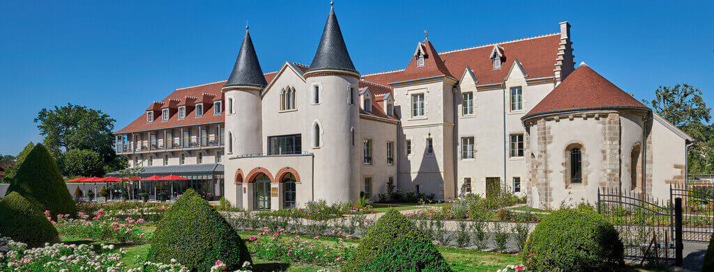 Château Saint-Jean –  Relais & Châteaux - Hôtels à Montluçon