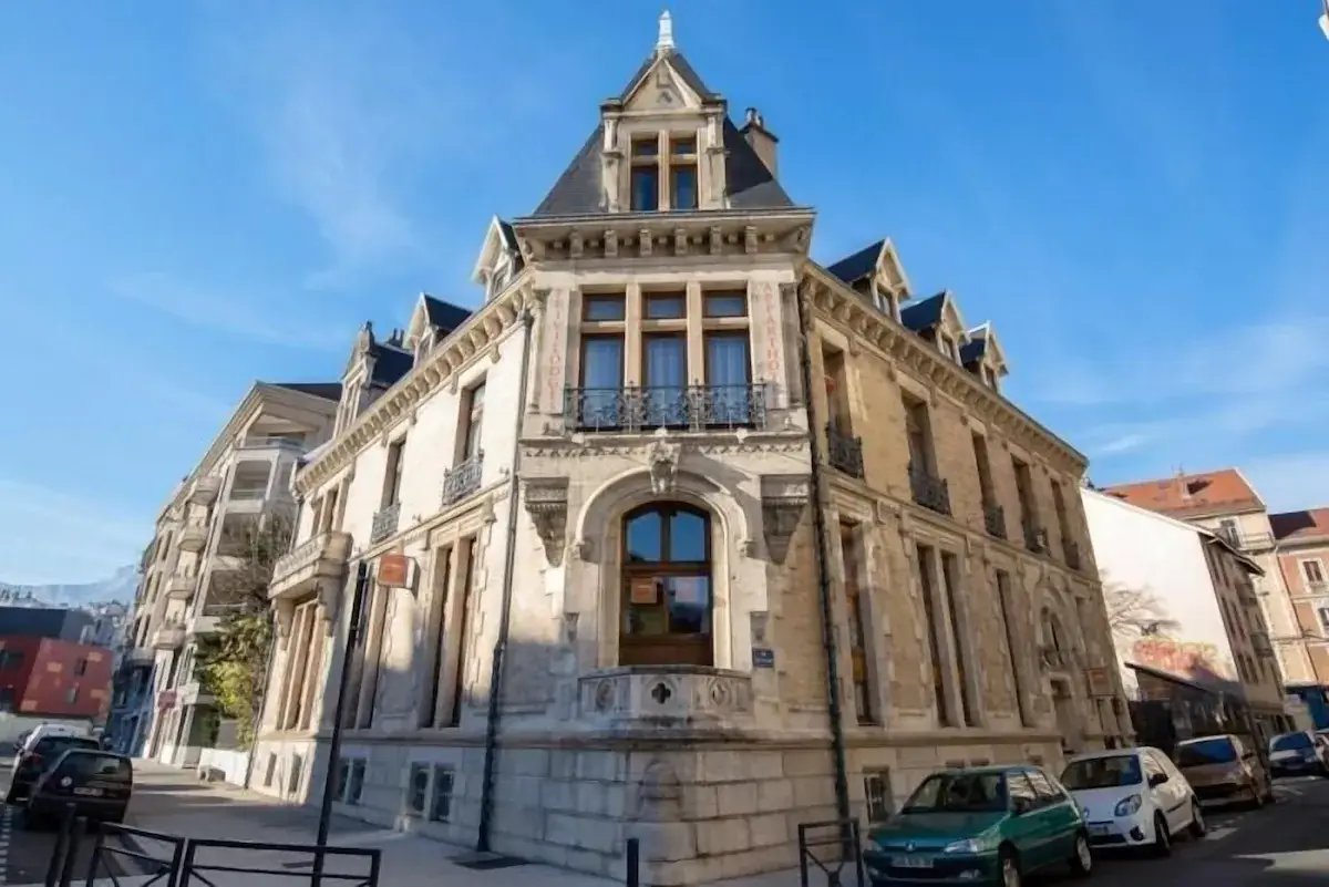  Apparthotel Grenoble Privilodges Château Perrin - Hôtels à Saint-Martin-d'hères 