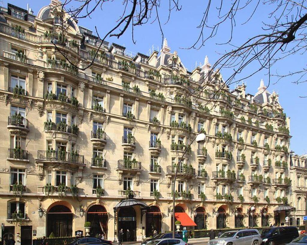  Hôtel Plaza Athénée - Hôtels de Paris 